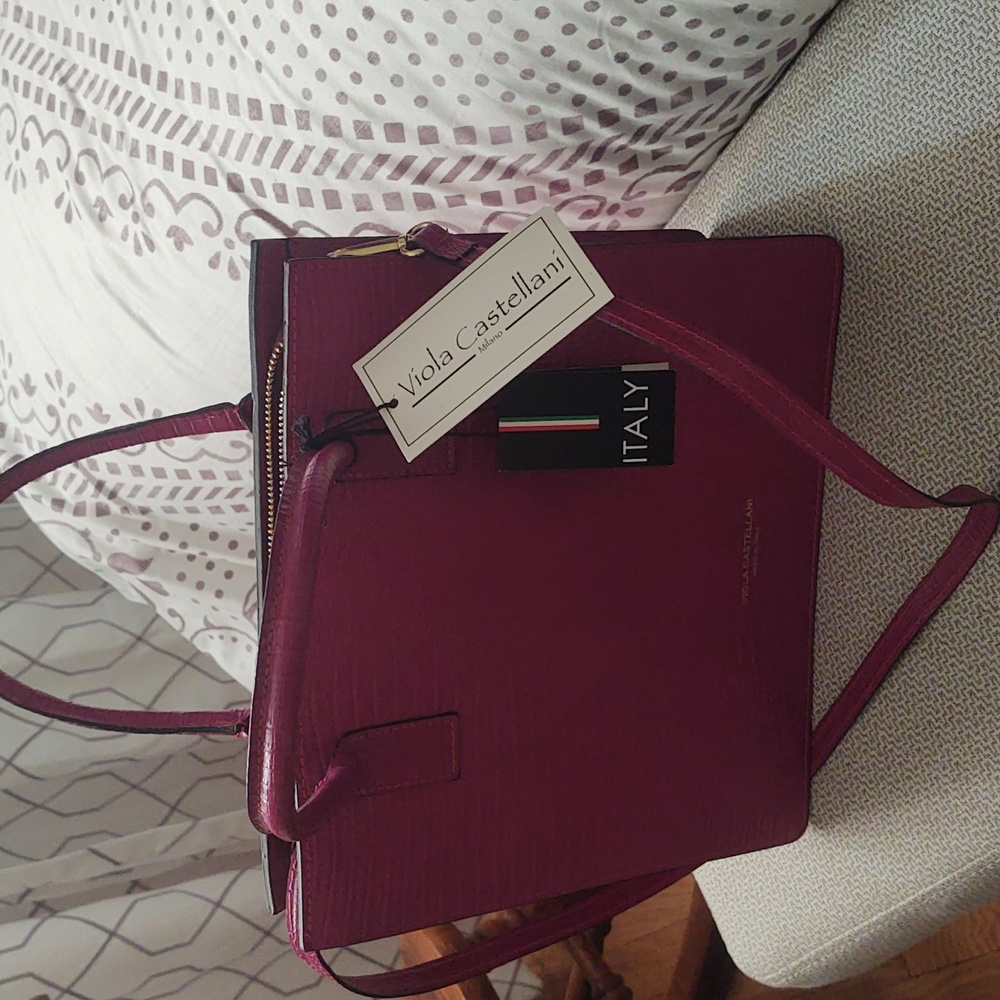 Beautiful NWT Viola Castellani Raspberry Leather Handbag